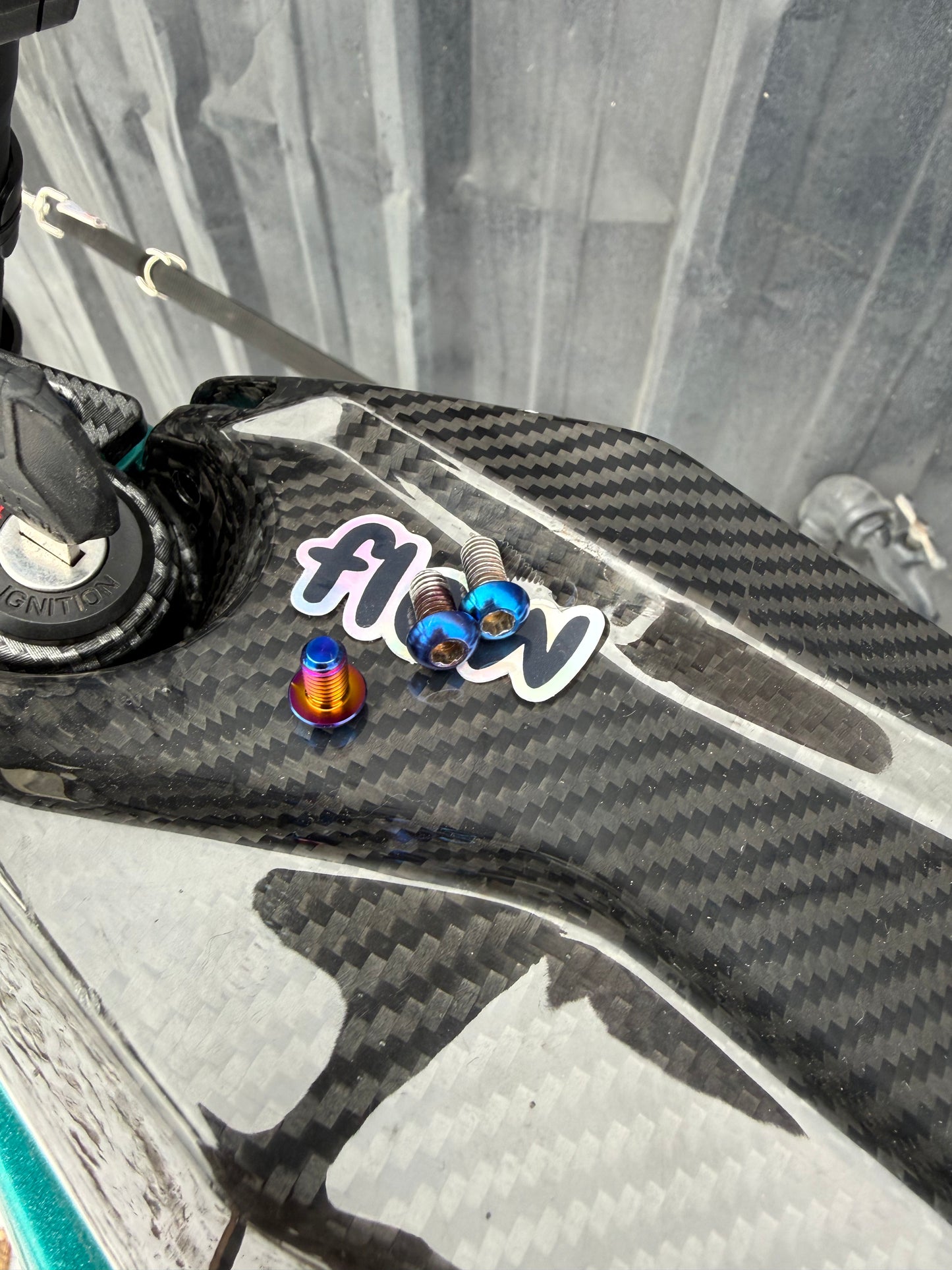 Flow holographic stickers