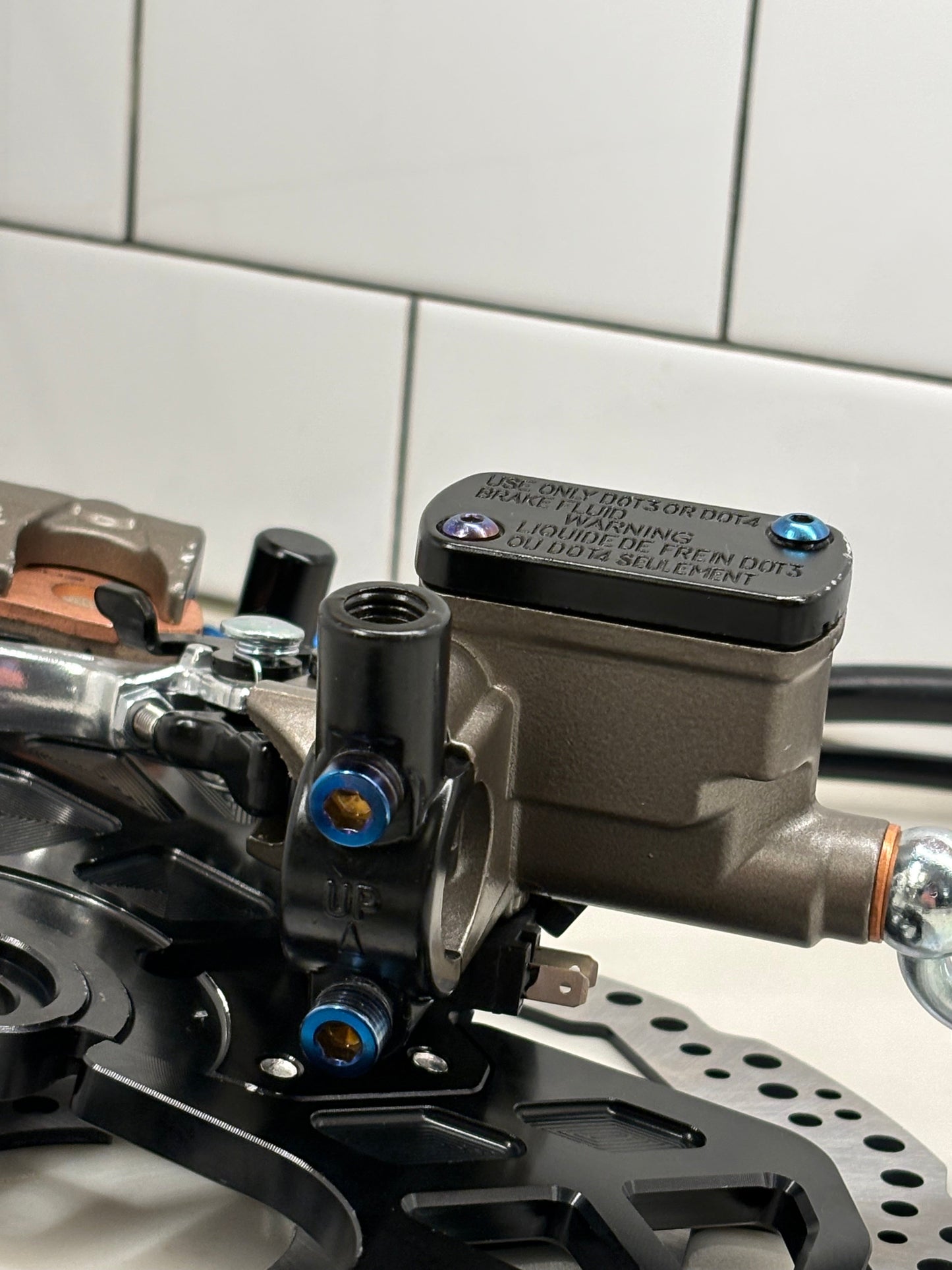 ultra bee brake mount titanium
